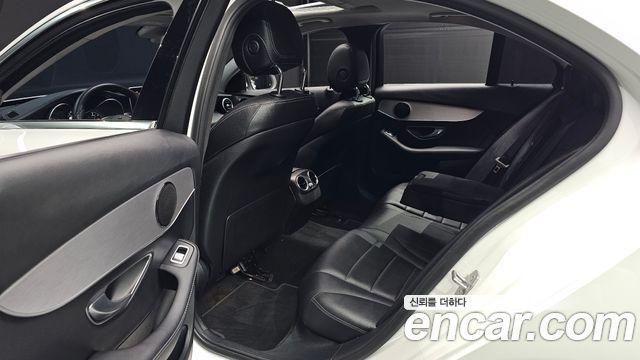 Mercedes-Benz C-Class 2018 — photo 17