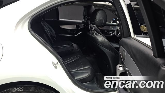 Mercedes-Benz C-Class 2018 — photo 18