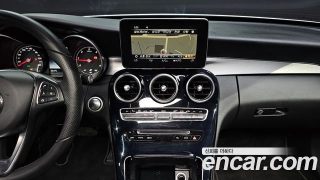 Mercedes-Benz C-Class 2018 — photo 20