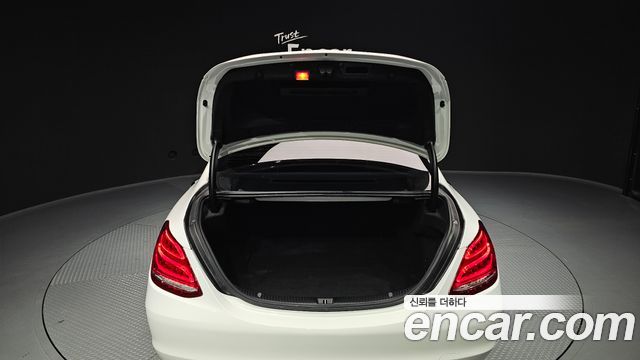 Mercedes-Benz C-Class 2018 — photo 26