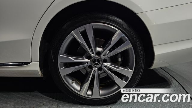Mercedes-Benz C-Class 2018 — photo 7