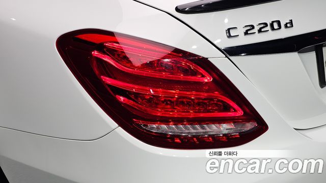 Mercedes-Benz C-Class 2018 — photo 9