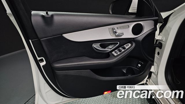 Mercedes-Benz C-Class 2018 — photo 14