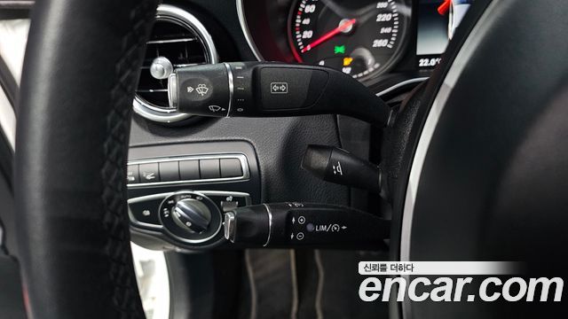 Mercedes-Benz C-Class 2018 — photo 27