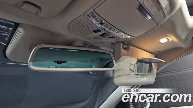 Mercedes-Benz C-Class 2018 — photo 29
