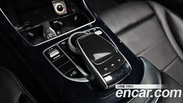 Mercedes-Benz C-Class 2018 — photo 30