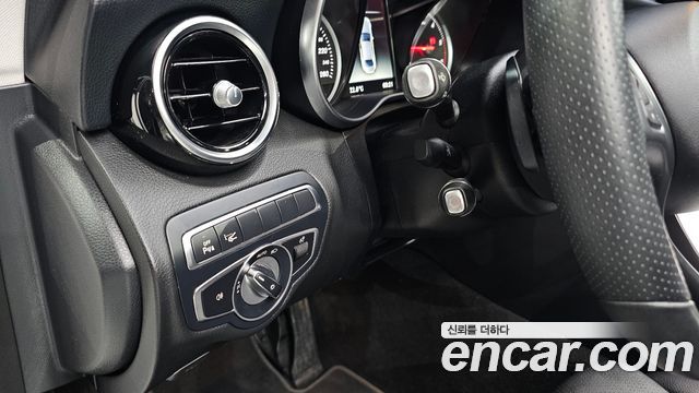 Mercedes-Benz C-Class 2018 — photo 31