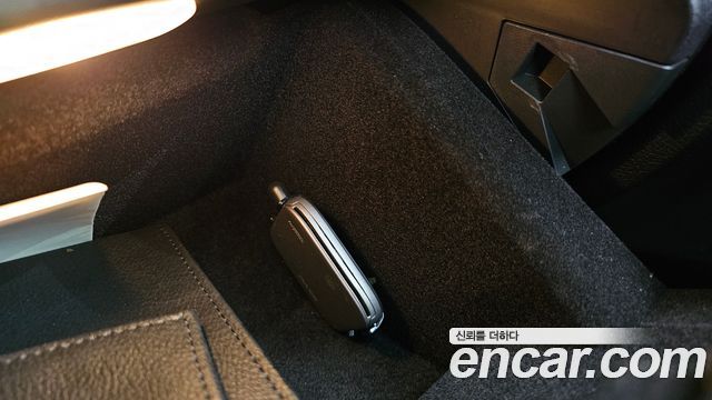 Mercedes-Benz C-Class 2018 — photo 32