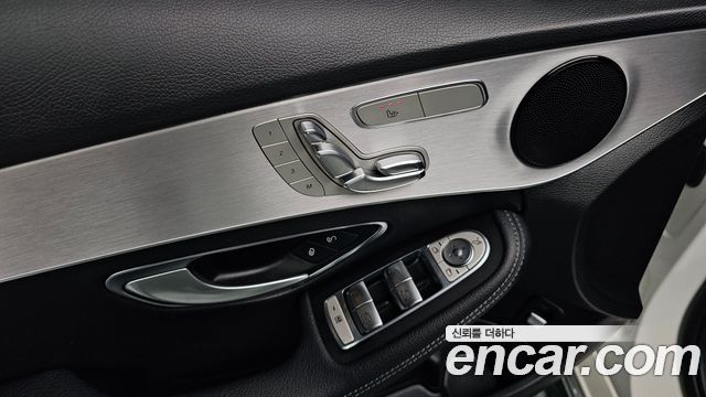 Mercedes-Benz C-Class 2018 — photo 33