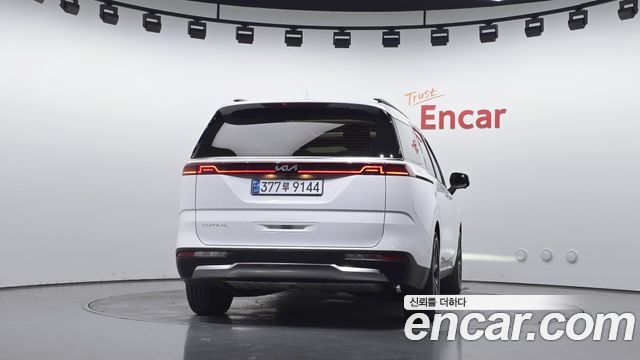 Kia Canival 2023 — photo 4