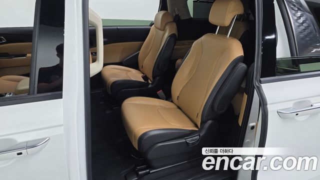 Kia Canival 2023 — photo 11