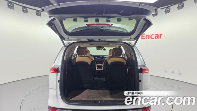 Kia Canival 2023 — photo 19