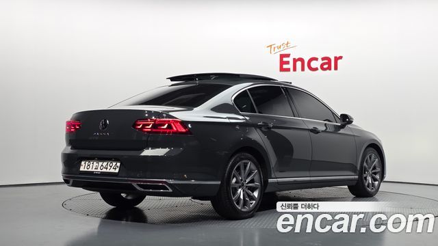 Volkswagen Passat 2021 — photo 2
