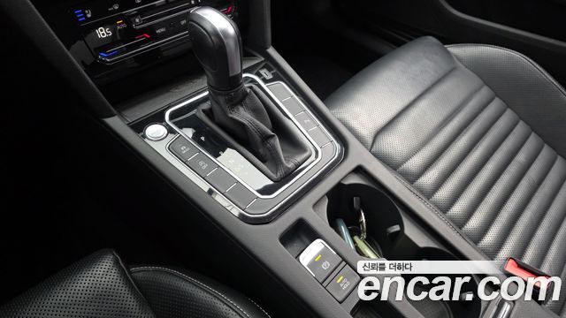 Volkswagen Passat 2021 — photo 12