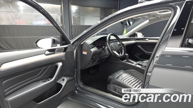 Volkswagen Passat 2021 — photo 13
