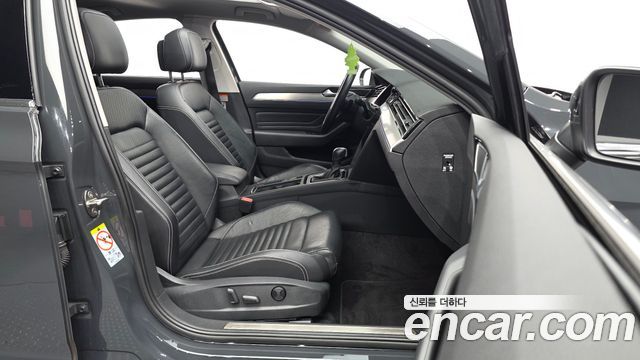 Volkswagen Passat 2021 — photo 17