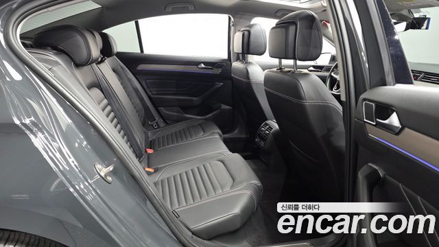 Volkswagen Passat 2021 — photo 18