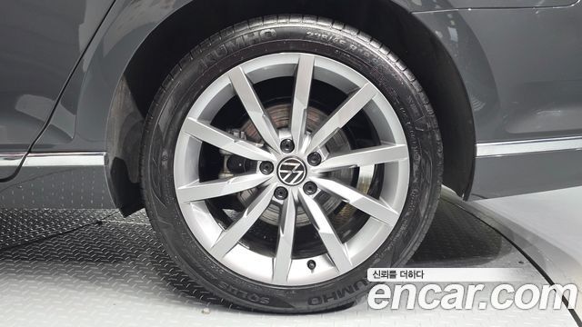 Volkswagen Passat 2021 — photo 7