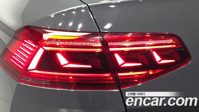 Volkswagen Passat 2021 — photo 9