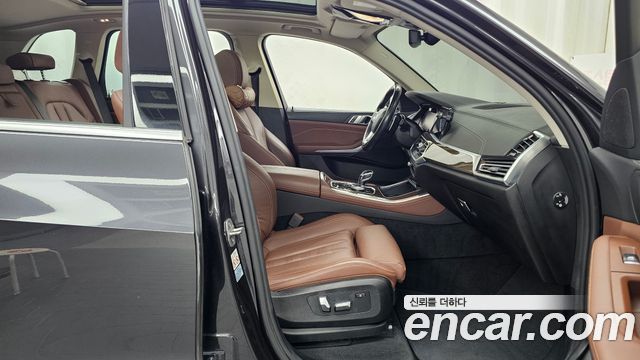 BMW X5 2022 — photo 11