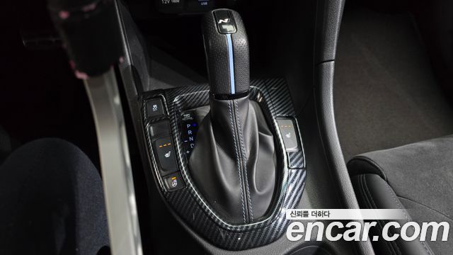 Hyundai Veloster 2021 — photo 12