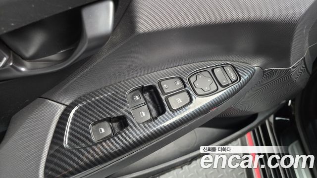 Hyundai Veloster 2021 — photo 33