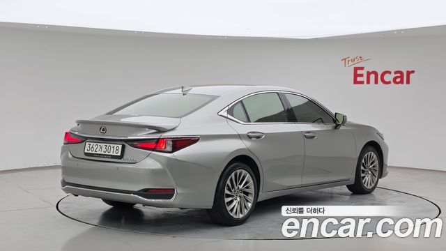 Lexus ES 2025 — photo 2