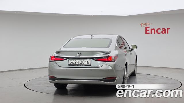 Lexus ES 2025 — photo 4