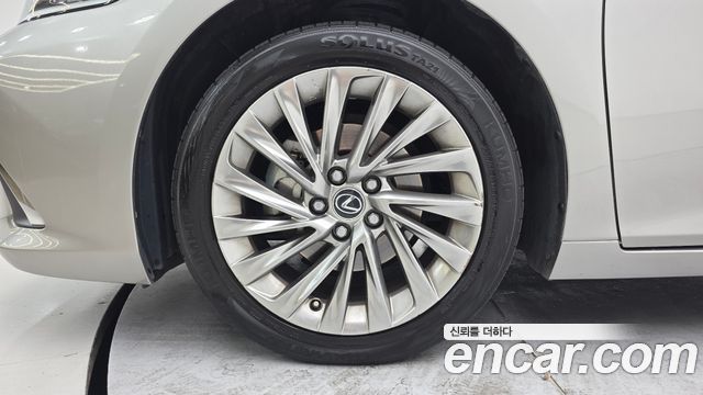 Lexus ES 2025 — photo 5