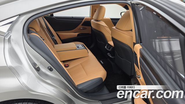 Lexus ES 2025 — photo 12