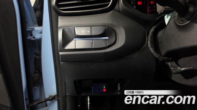 Hyundai Veloster 2019 — photo 27