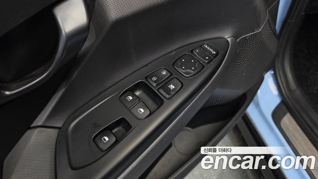 Hyundai Veloster 2019 — photo 30