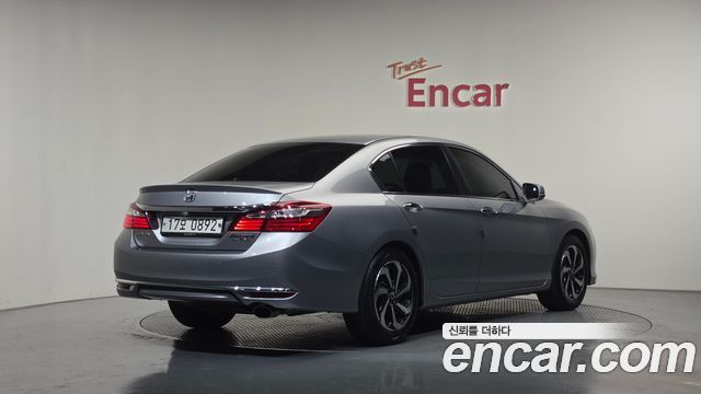 Honda Accord 2016 — photo 2