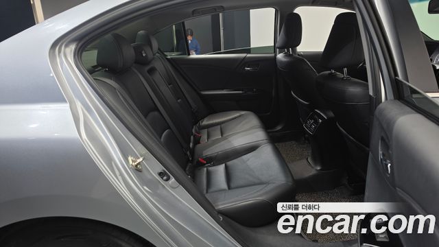 Honda Accord 2016 — photo 17