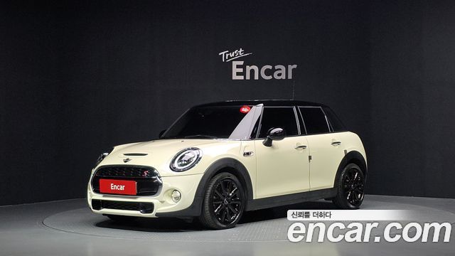 Mini Cooper 2019 — photo 1