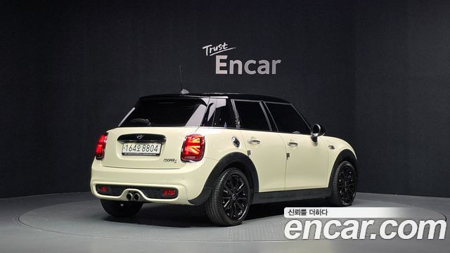 Mini Cooper 2019 — photo 2