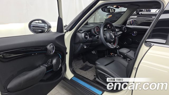 Mini Cooper 2019 — photo 13