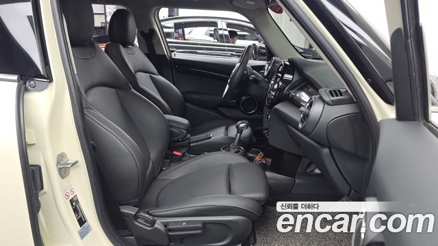 Mini Cooper 2019 — photo 17