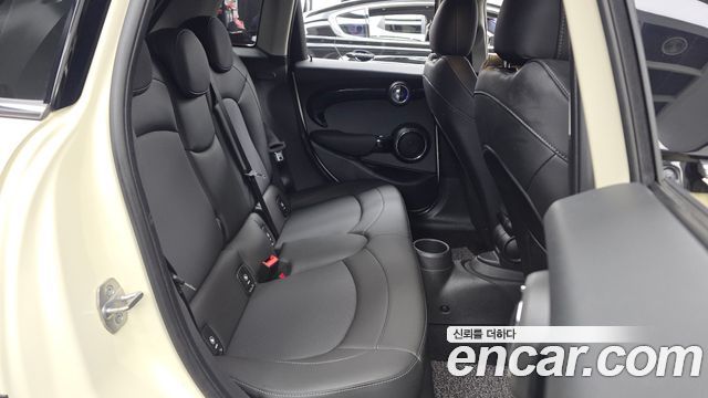 Mini Cooper 2019 — photo 18