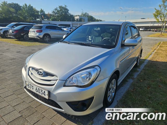 Hyundai Verna 2010 — photo 1