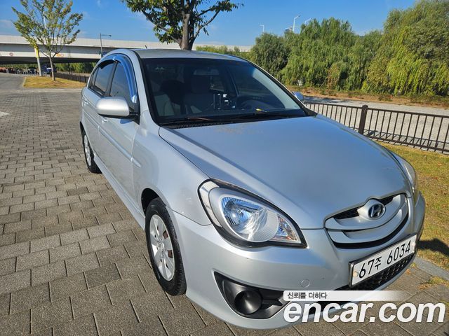 Hyundai Verna 2010 — photo 2