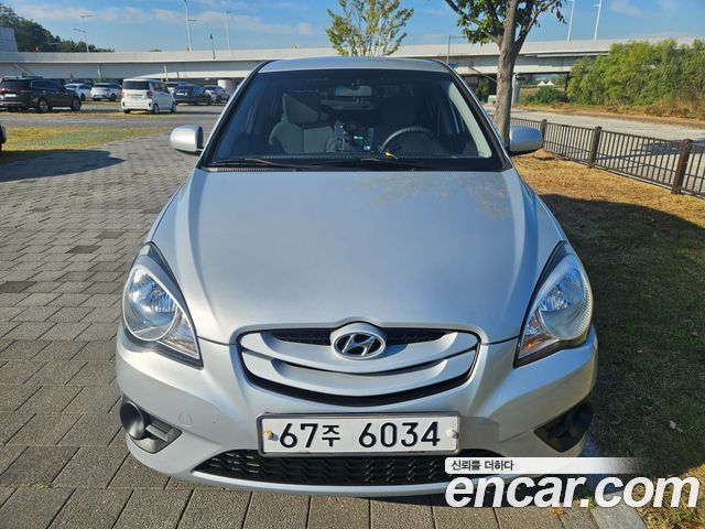 Hyundai Verna 2010 — photo 3