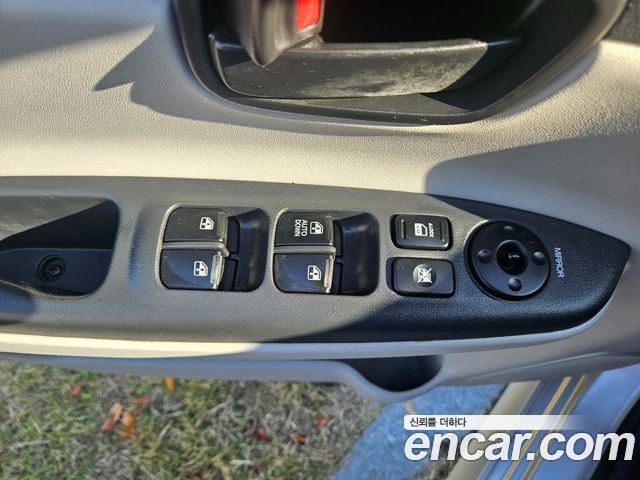 Hyundai Verna 2010 — photo 13