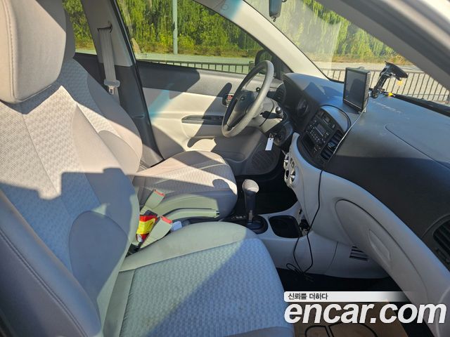 Hyundai Verna 2010 — photo 14