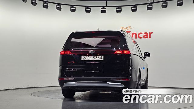 Kia Canival 2021 — photo 4