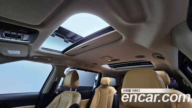 Kia Canival 2021 — photo 31