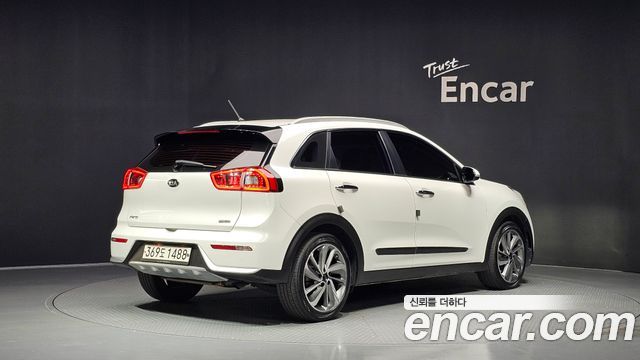 Kia Niro 2017 — photo 2