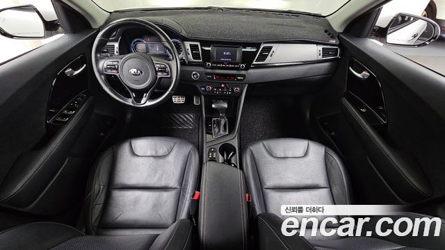 Kia Niro 2017 — photo 10
