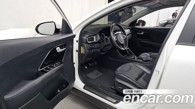 Kia Niro 2017 — photo 13