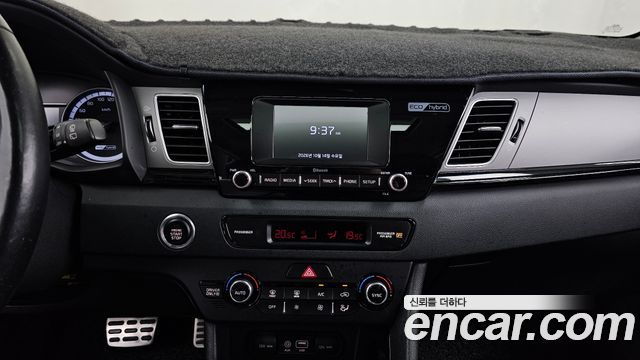 Kia Niro 2017 — photo 20